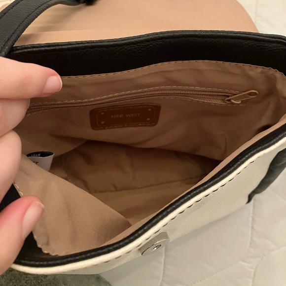 Black, white, blue Nine West crossbody bag - Picture 2 of 4